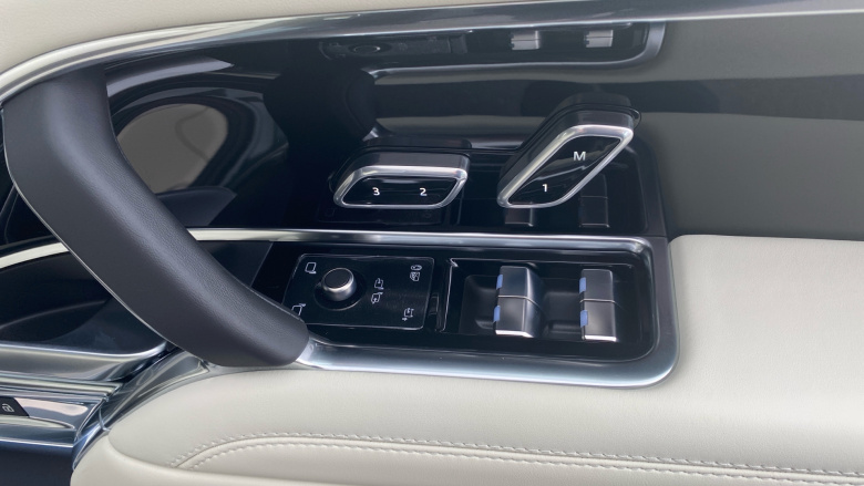 Land Rover Range Rover 3.0 D300 Edition 4dr Auto Diesel Estate